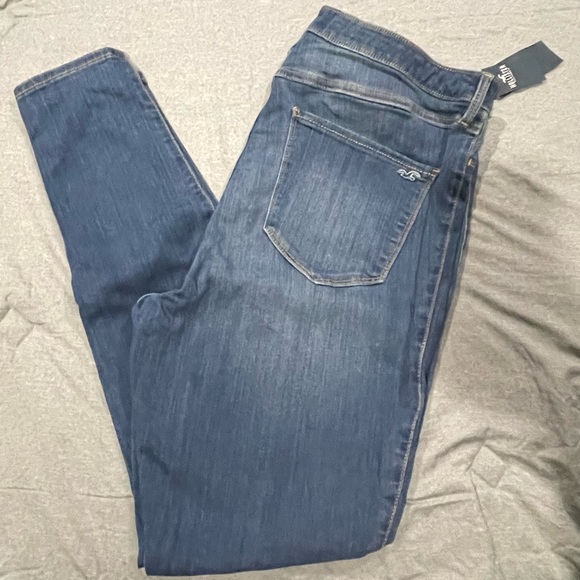 BNWT Hollister Distressed Curvy Ultra High-Rise Jean Legging - Picture 2 of 4